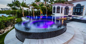 Infinite Edge Coping Installation in Pinecrest, FL